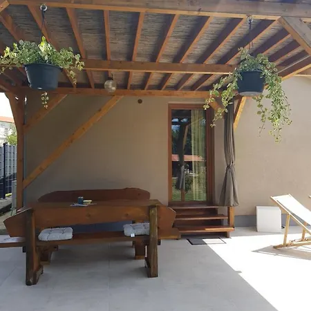 Guest house Flora Pazin