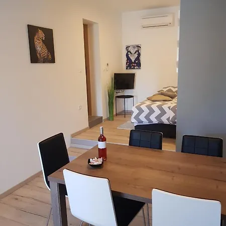 Gæstehus Flora 4*
