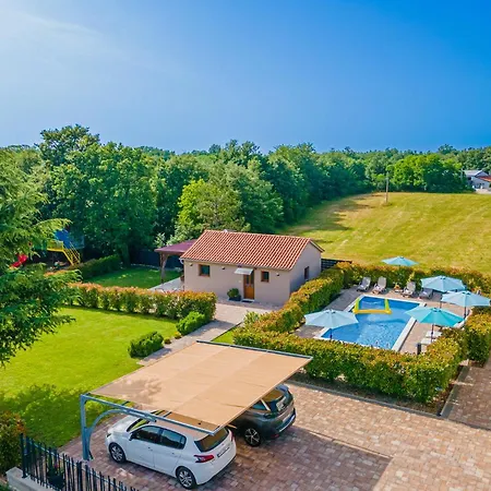 Flora Guest house 4*