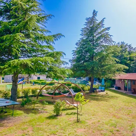 Guest house Flora 4*