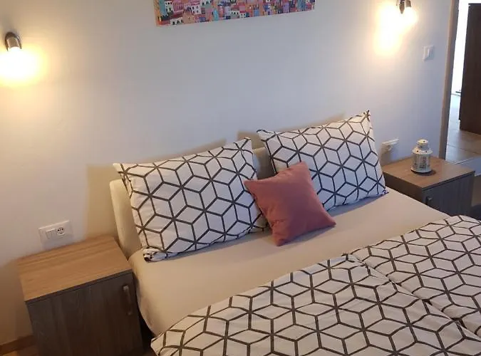 Flora Πανσιόν Pazin