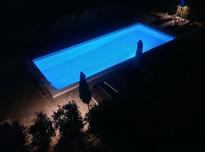 Flora Πανσιόν 4*