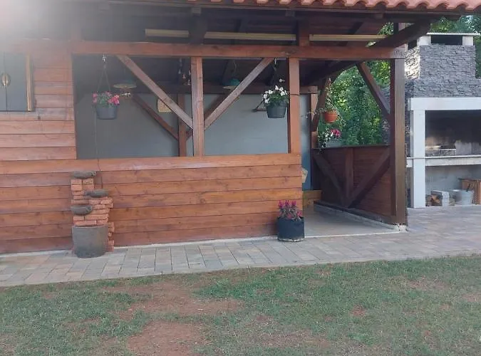 Πανσιόν Flora Pazin