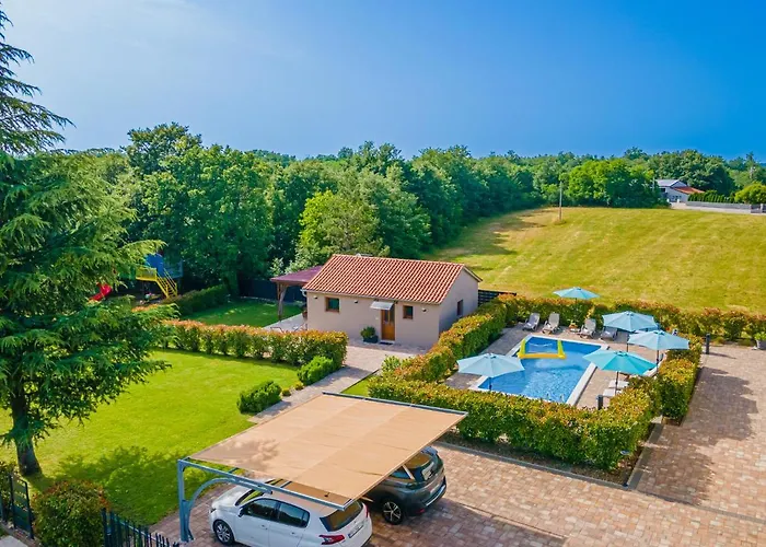 Flora Πανσιόν 4*