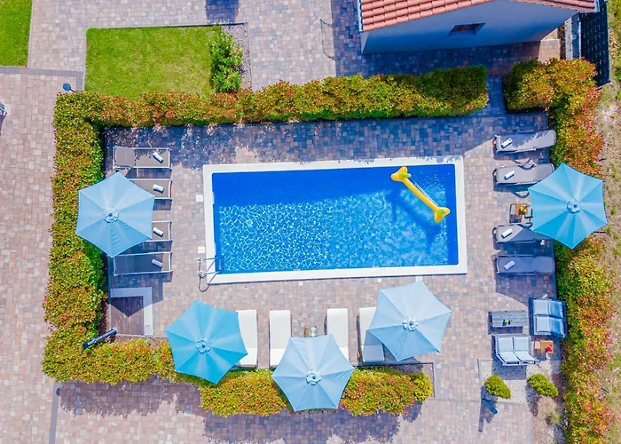 Flora Πανσιόν Pazin