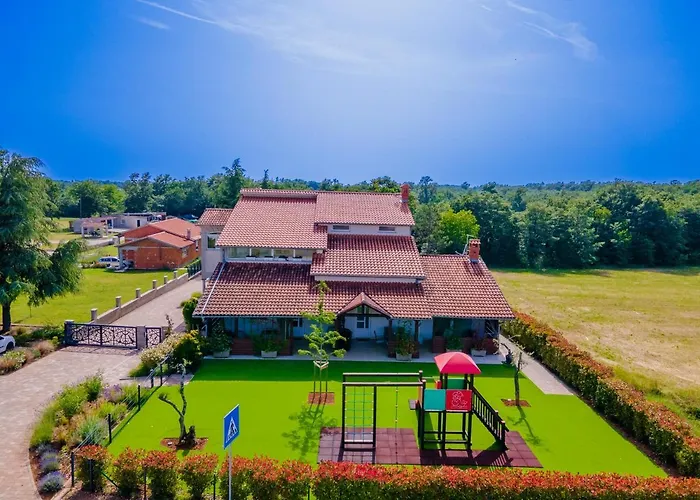 Flora Πανσιόν Pazin