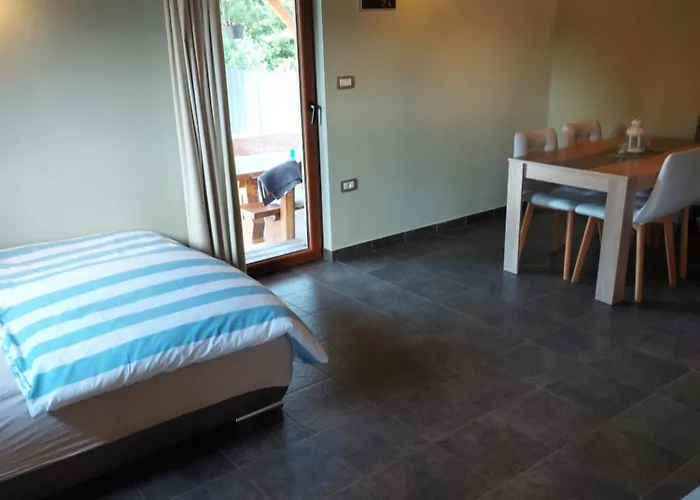 Flora Πανσιόν 4*