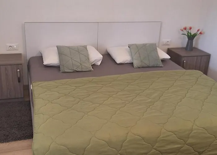 Flora Πανσιόν 4*