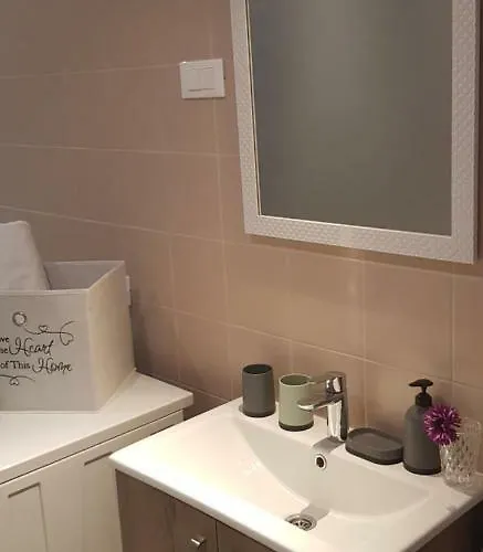 Flora Πανσιόν Pazin