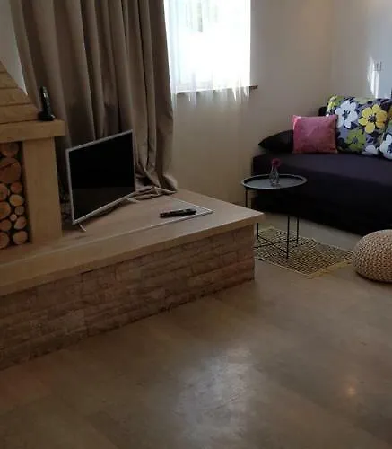 Flora Πανσιόν 4*