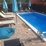 Guest house Flora Pazin
